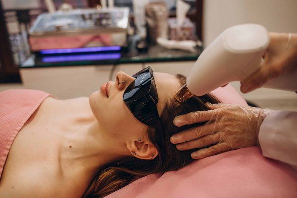 Wie sorge ich für eine artgerechte Beschäftigung bei Wohnungskatzen?